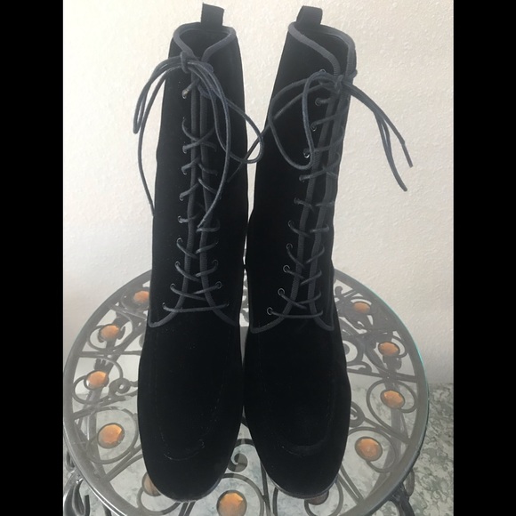 ANNE KLEIN BLK VELVET SZ8.5 BOOTS - Picture 3 of 8